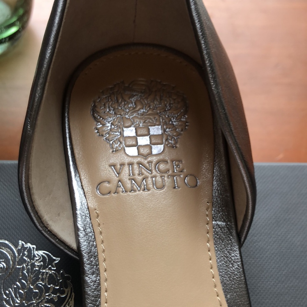 Vince Camuto flats. NWT. 8 1/2. Silver. - Picture 7 of 8